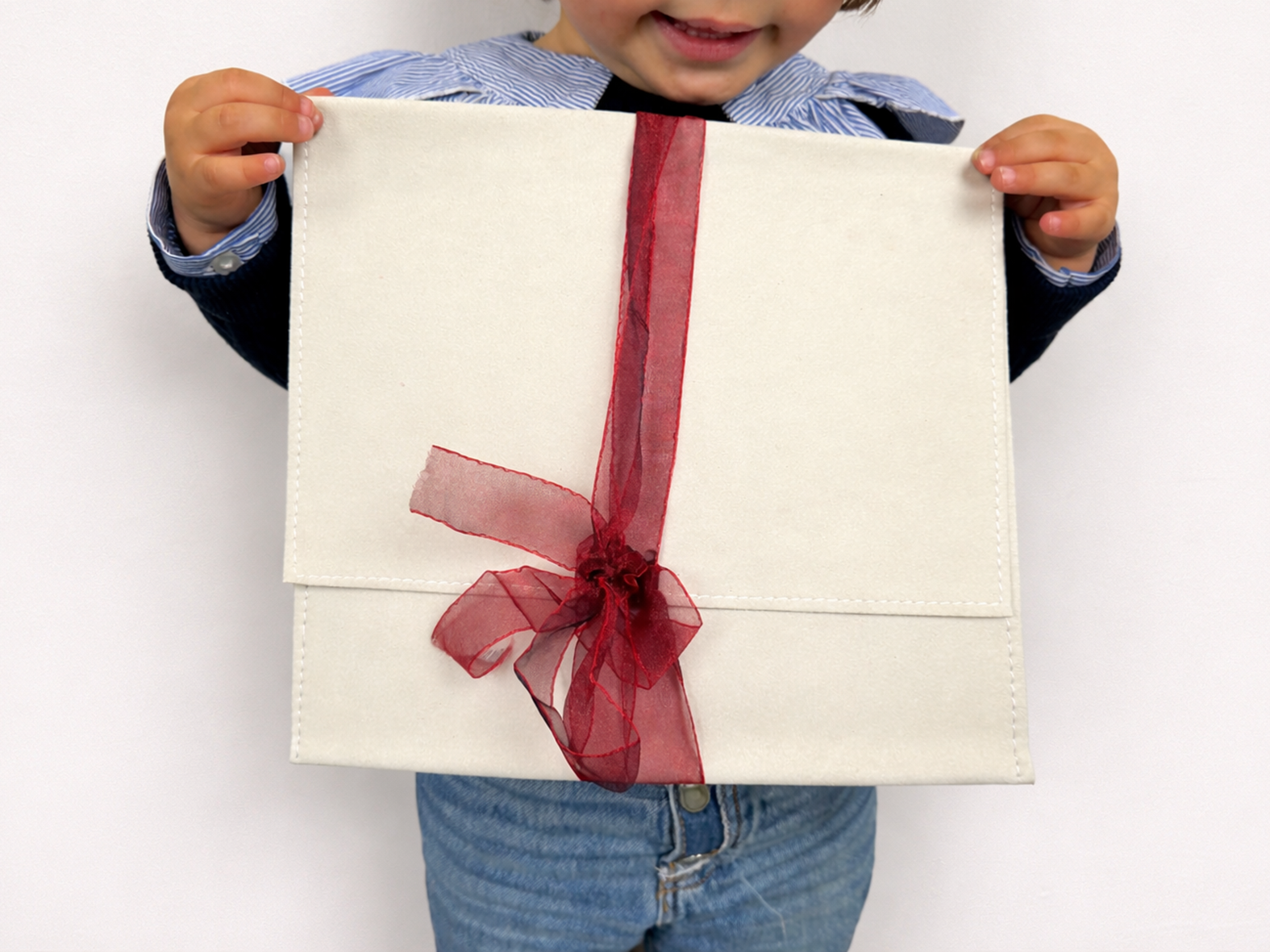 Bolsa blanca con lazo